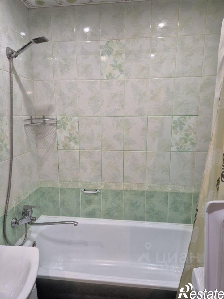 3-комн квартира улица Куратова, 12,  д. 12