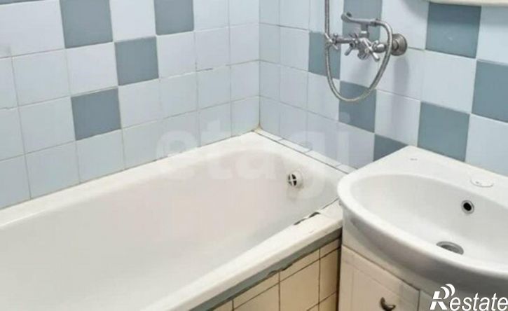 3-комн квартира мкр 6-й, 27,  д. 27